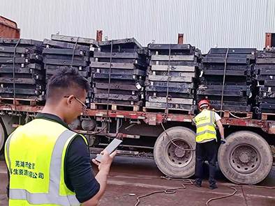 �U�X����